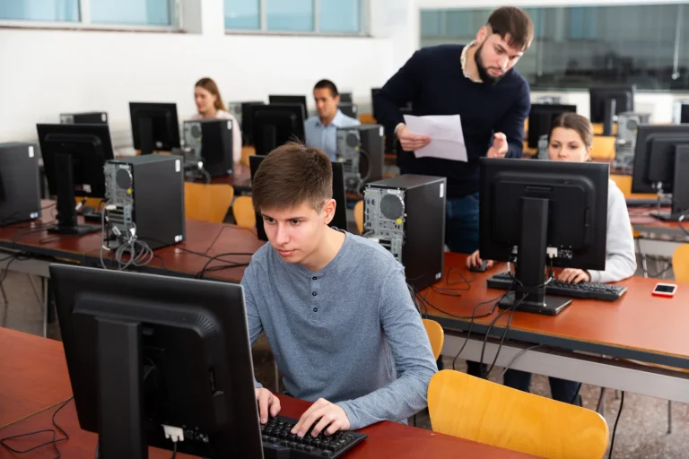 Nexa Digital School : Le tremplin vers votre carrière en marketing digital et en informatique à Paris